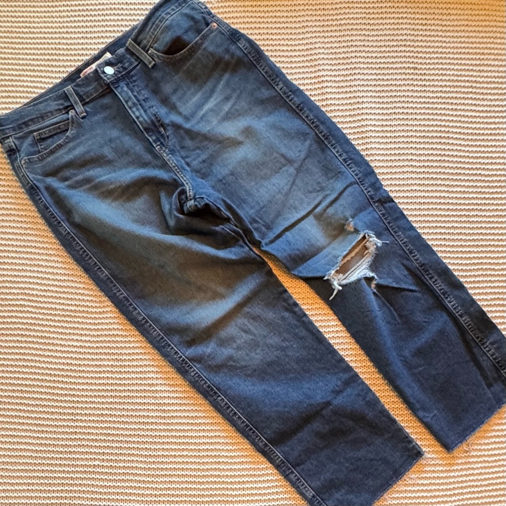 Levi’s - High-rise distressed jeans size 32
